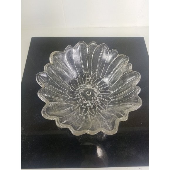 7" Vintage INDIANA GLASS Clear, Flower, Textured Bowl - Picture 1 of 3